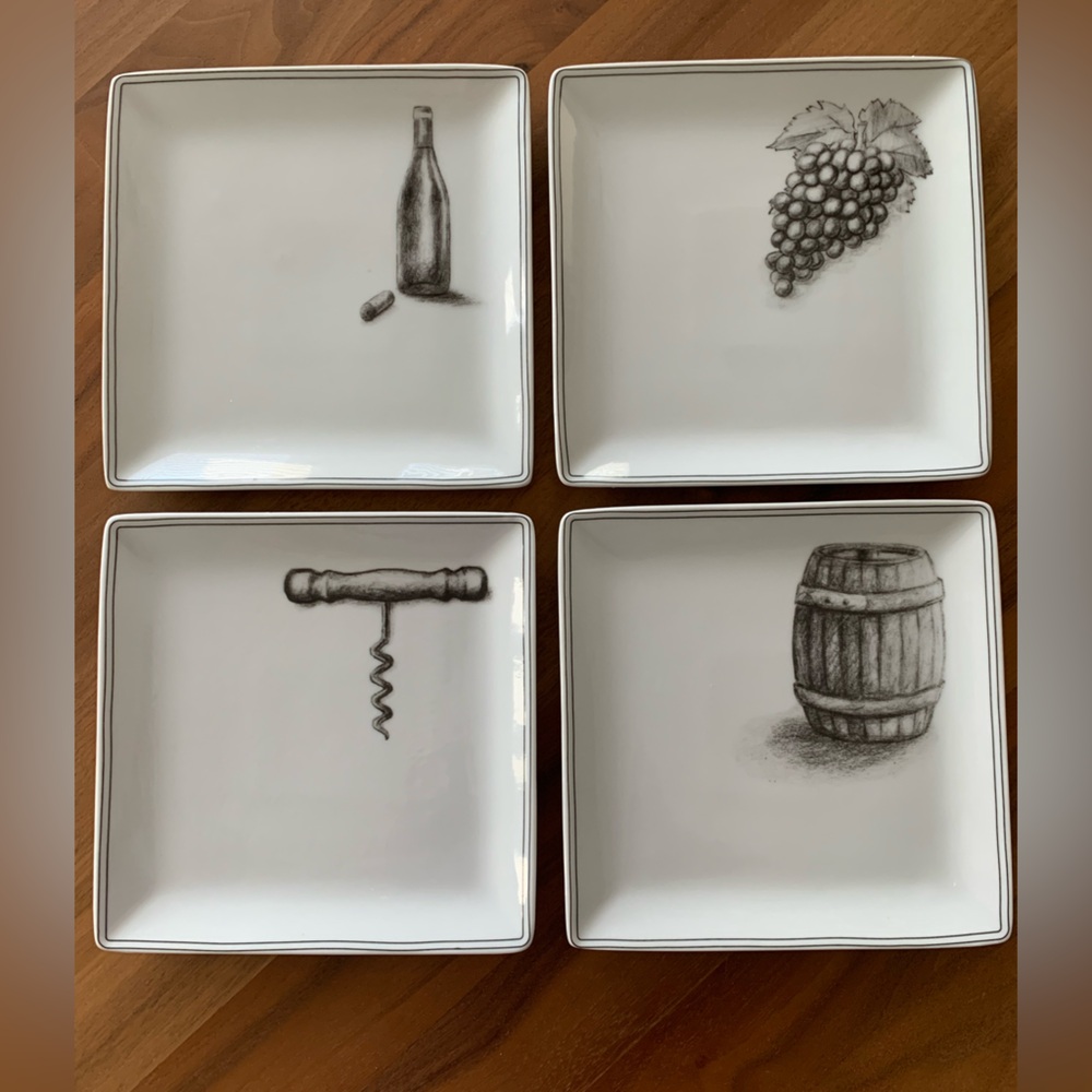 🌸3/$25 EUC set of 4 wine themed appetizer plates. 5”. White ceramic w/black art.